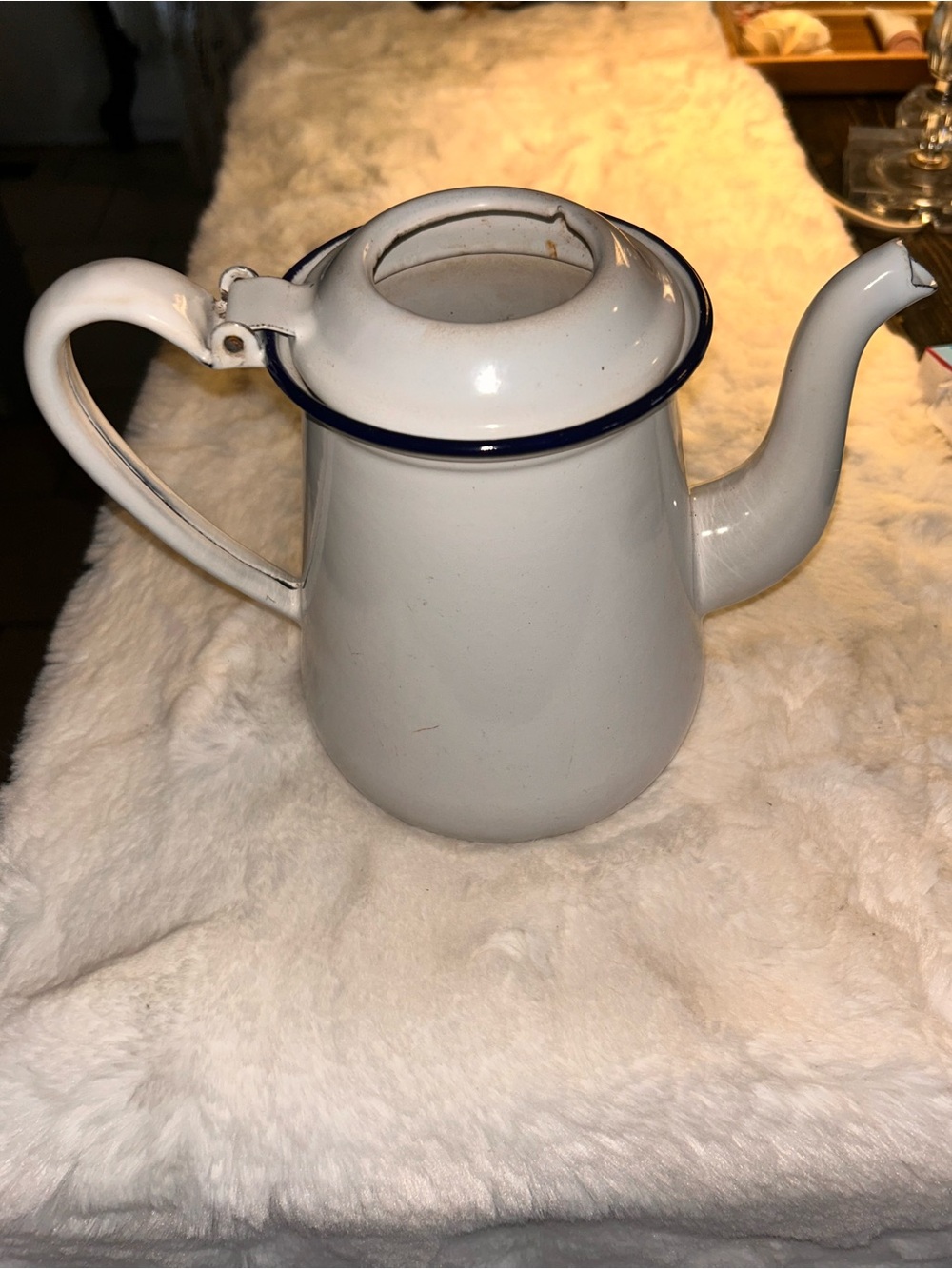 50%offw❤️White Enamel Pitcher teapot with Blue Trim no inner lid planter cottage